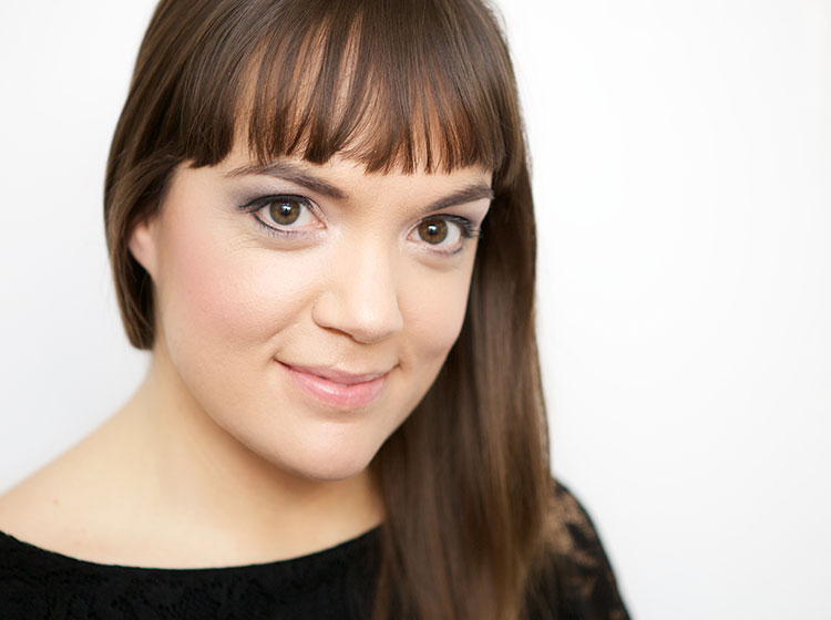 Rebecca Afonwy-Jones, mezzo-soprano Rebecca Afonwy-Jones, mezzo-soprano