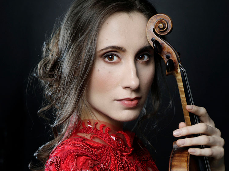 Jennifer Pike. Photo by Arno Jennifer Pike. Photo by Arno