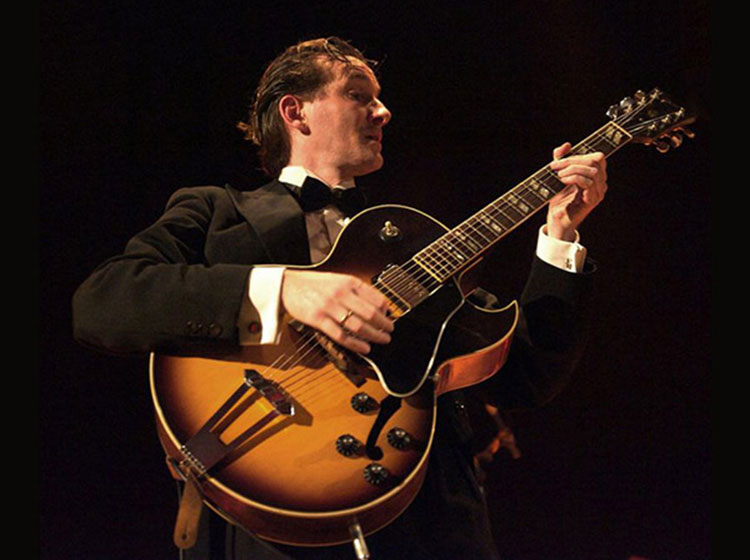 Benoit Viellefon performs with his Trio Benoit Viellefon performs with his Trio