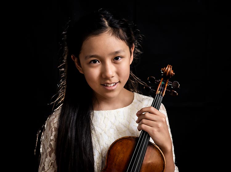 Violinist Leia Zhu Violinist Leia Zhu