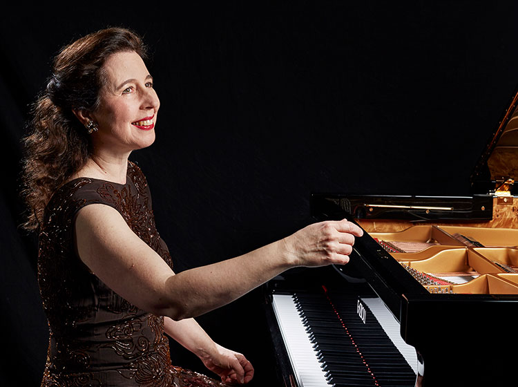 Pianist Angela Hewitt. Photo by Keith Saunders